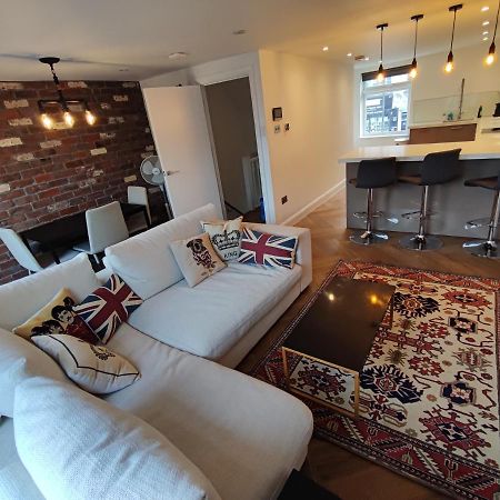 Modern 2 Bedroom Flat With Private Outdoor Terrace Londen Buitenkant foto