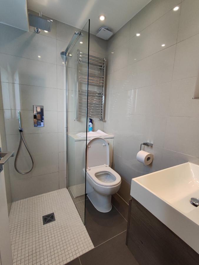 Modern 2 Bedroom Flat With Private Outdoor Terrace Londen Buitenkant foto