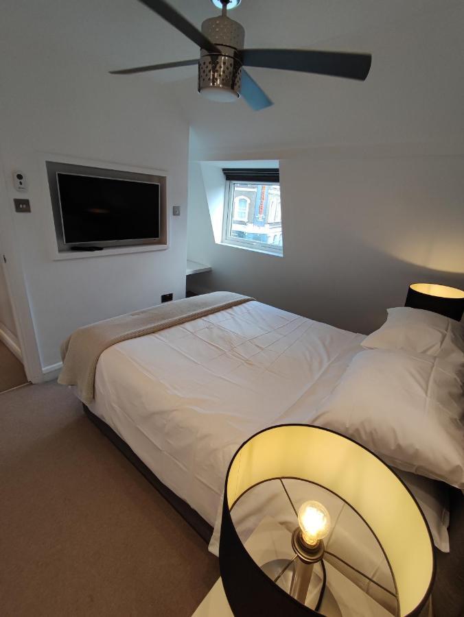 Modern 2 Bedroom Flat With Private Outdoor Terrace Londen Buitenkant foto