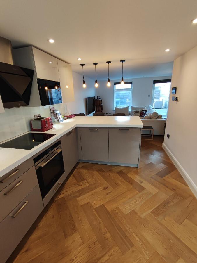 Modern 2 Bedroom Flat With Private Outdoor Terrace Londen Buitenkant foto