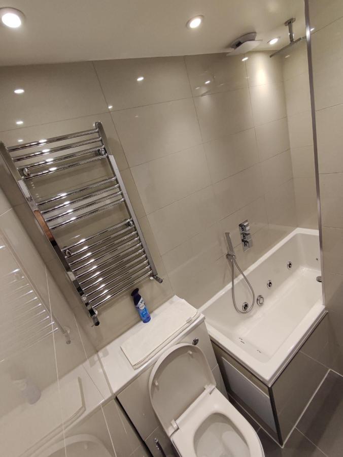 Modern 2 Bedroom Flat With Private Outdoor Terrace Londen Buitenkant foto