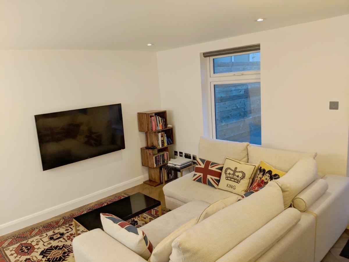 Modern 2 Bedroom Flat With Private Outdoor Terrace Londen Buitenkant foto